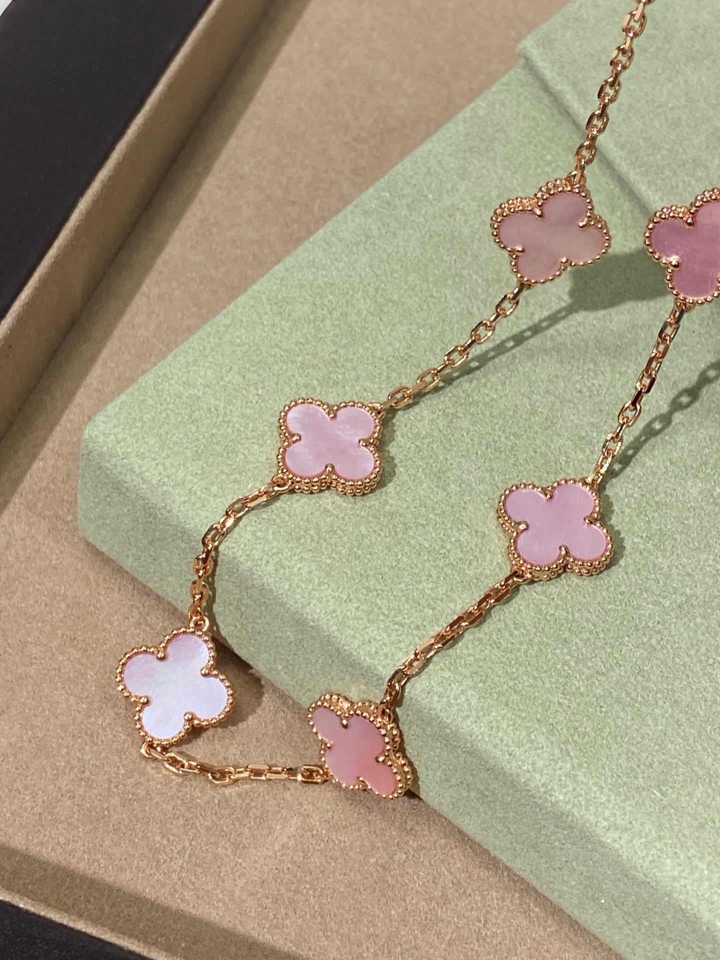[Luxe Jewelry]CLOVER 10 MOTIFS PINK NECKLACE