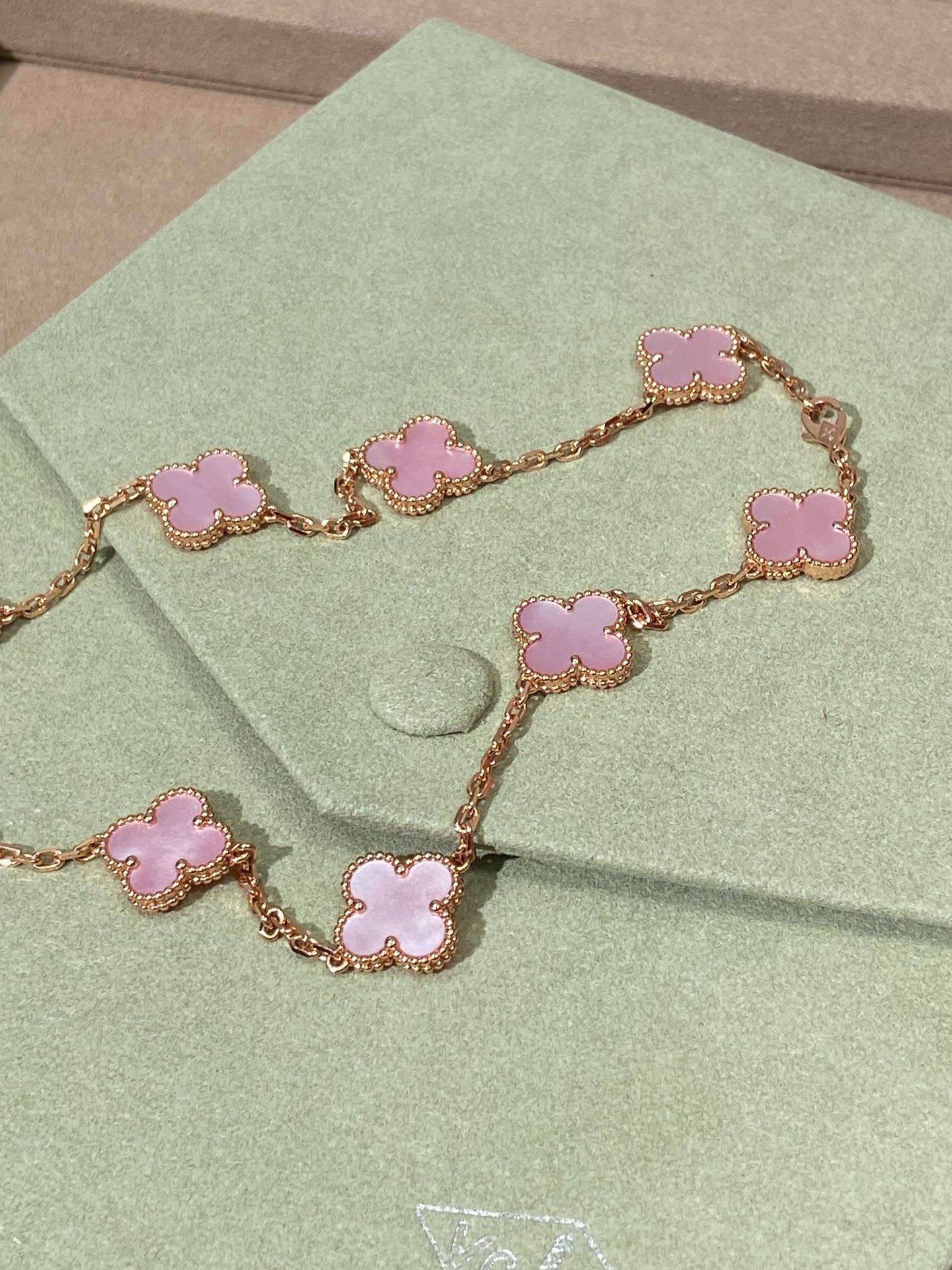 [Luxe Jewelry]CLOVER 10 MOTIFS PINK NECKLACE