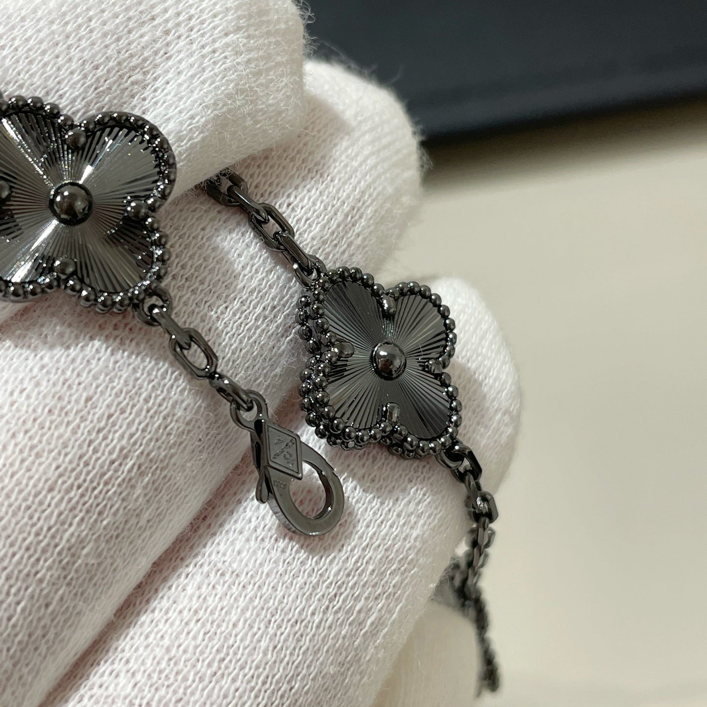 [Luxe Jewelry]CLOVER 5 MOTIF BLACK BRACELET