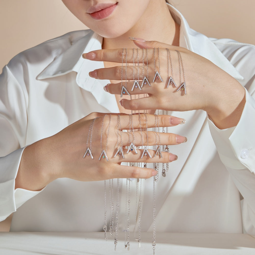 [Luxe Jewelry]Sparkling "A" Shape Necklace