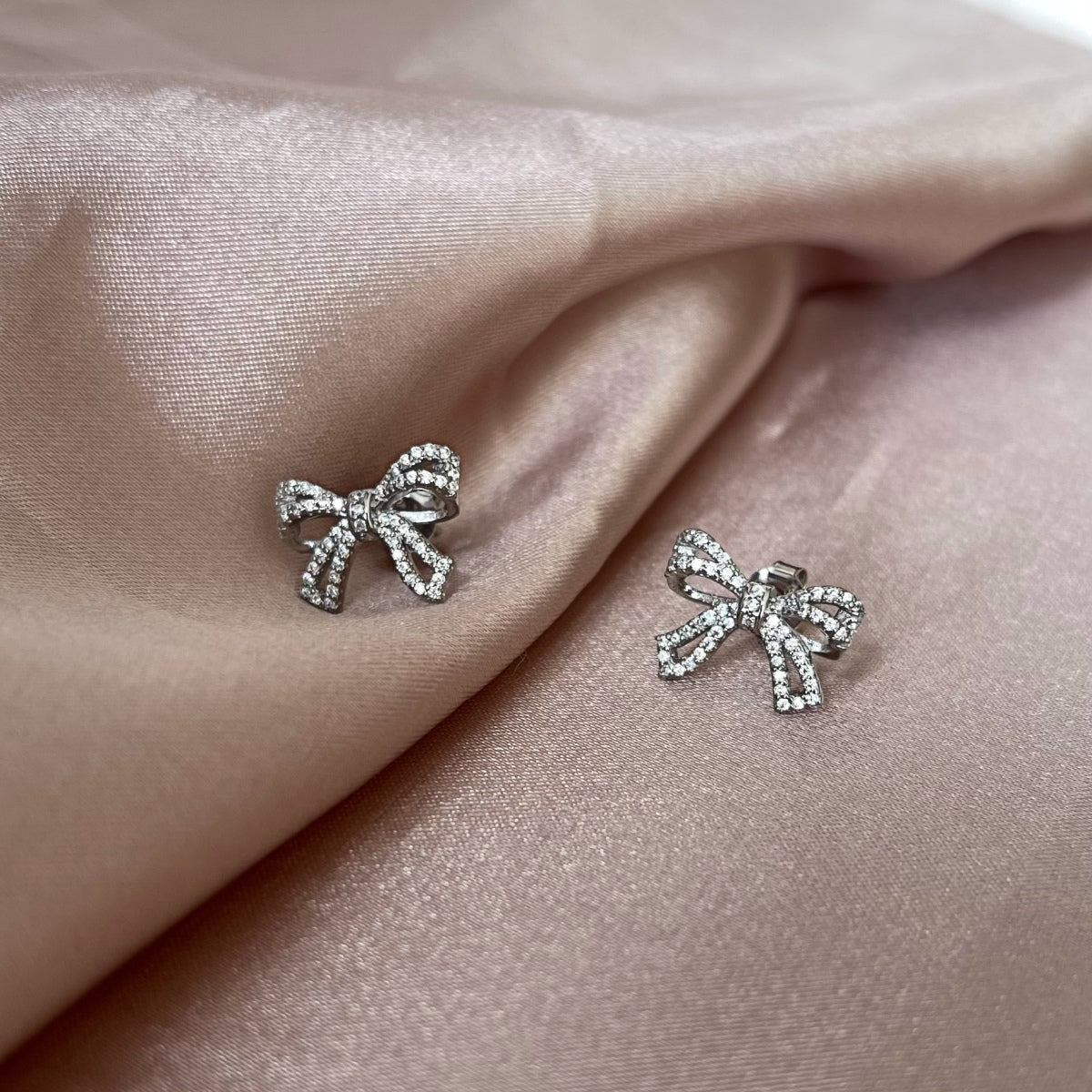 [Luxe Jewelry]Dainty Bow Shape Earrings
