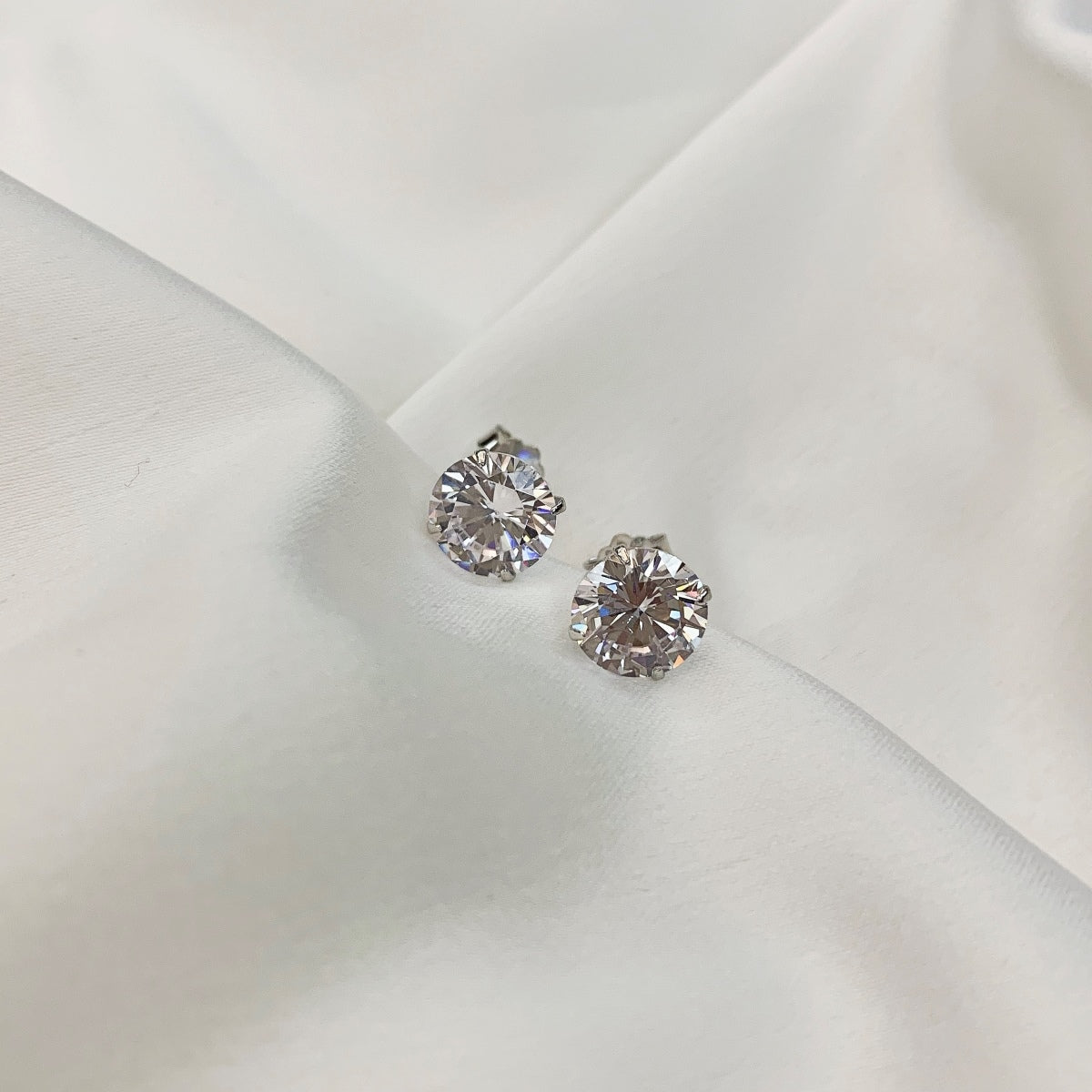 [Luxe Jewelry]Stylish Shiny Round Center Stone Stud Earrings