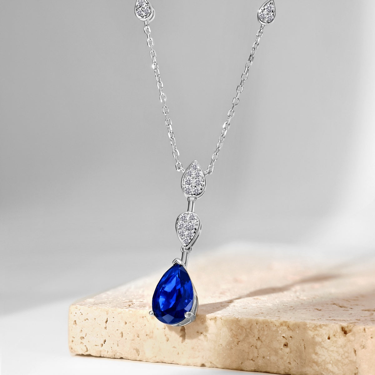 [Luxe Jewelry]Dazzling Pear Cut Necklace