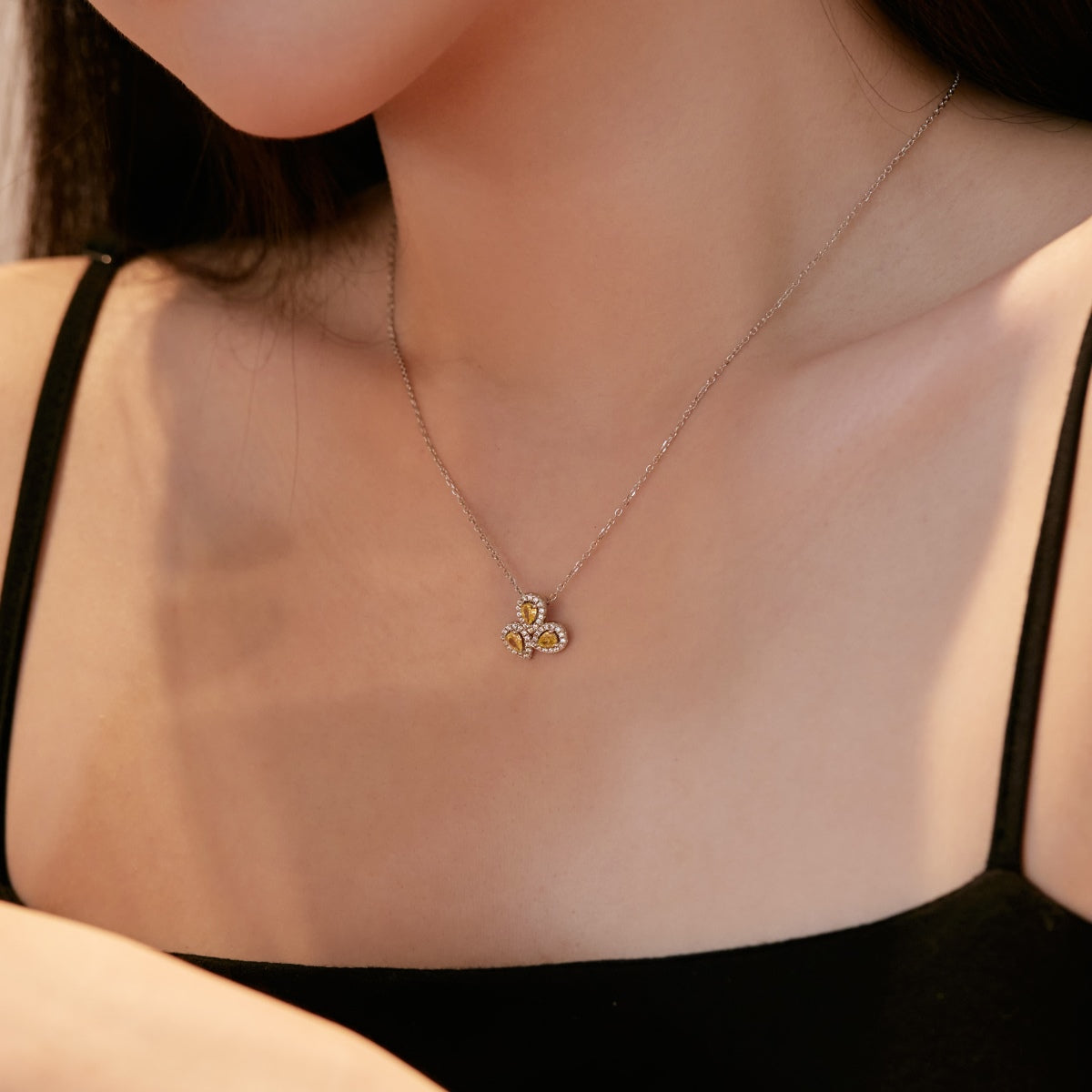 [Luxe Jewelry]Elegant Flower Shape Pear Cut Necklace
