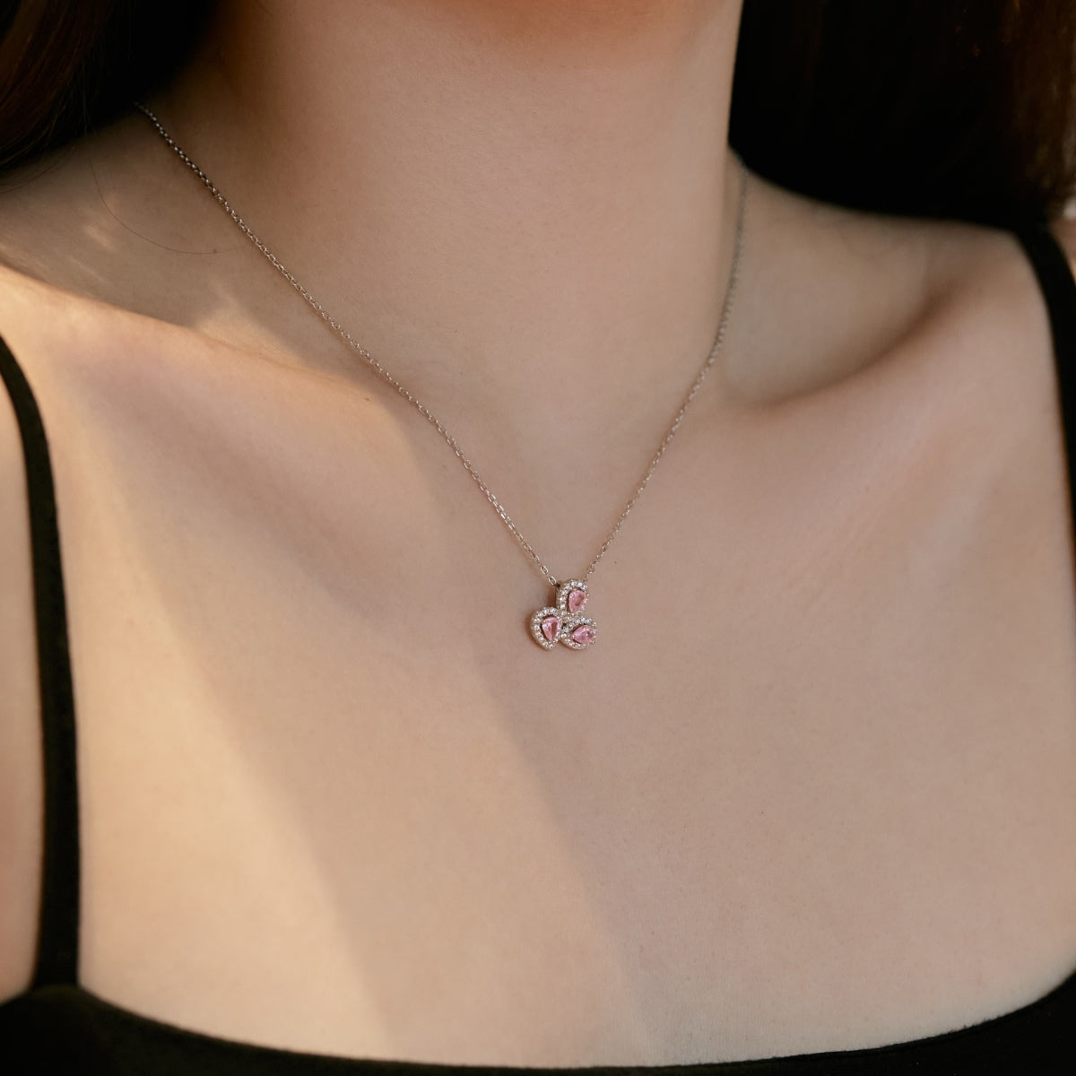 [Luxe Jewelry]Elegant Flower Shape Pear Cut Necklace