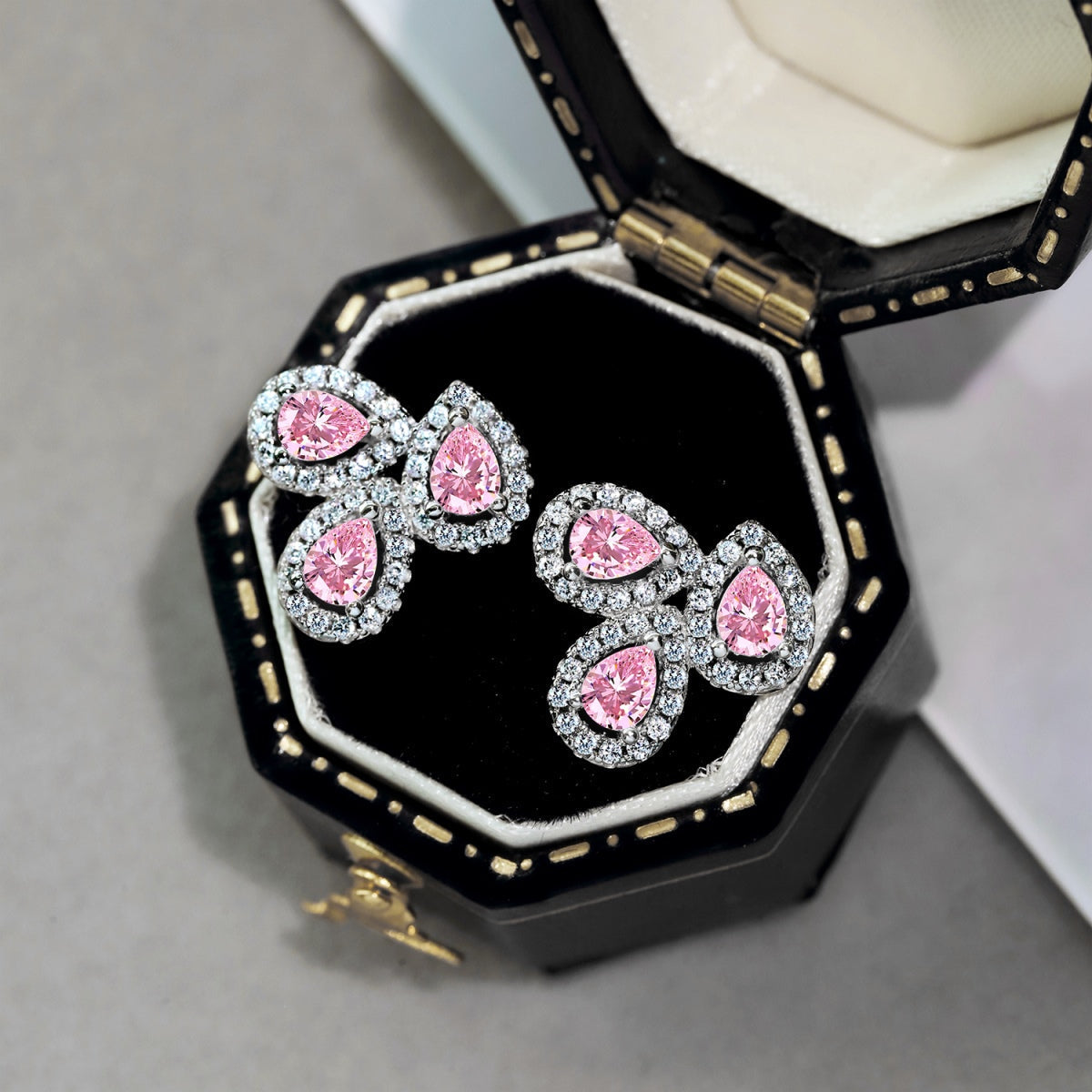 [Luxe Jewelry]Ornate Flower Shape Pear Cut Lover Earrings