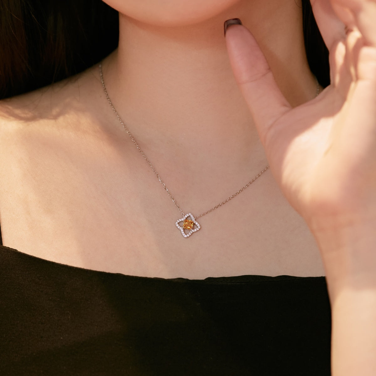 [Luxe Jewelry]Exquisite Flower Shape Princess Cut Necklace