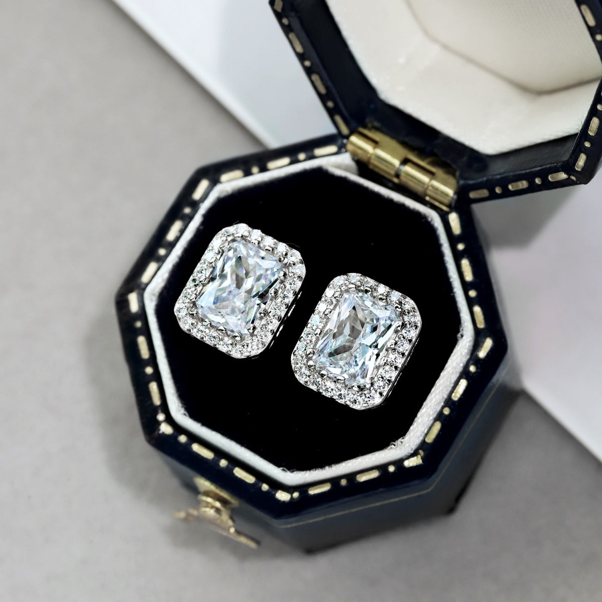 [Luxe Jewelry]1.0 Carat Luxurious Dainty Emerald Cut Daily Earrings