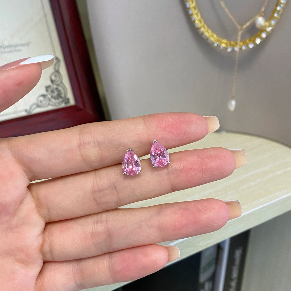 [Luxe Jewelry]Ornate Water Drop Shape Earrings