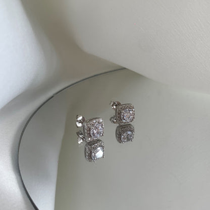 [Luxe Jewelry]Classic Round Center Stone Stud Earrings