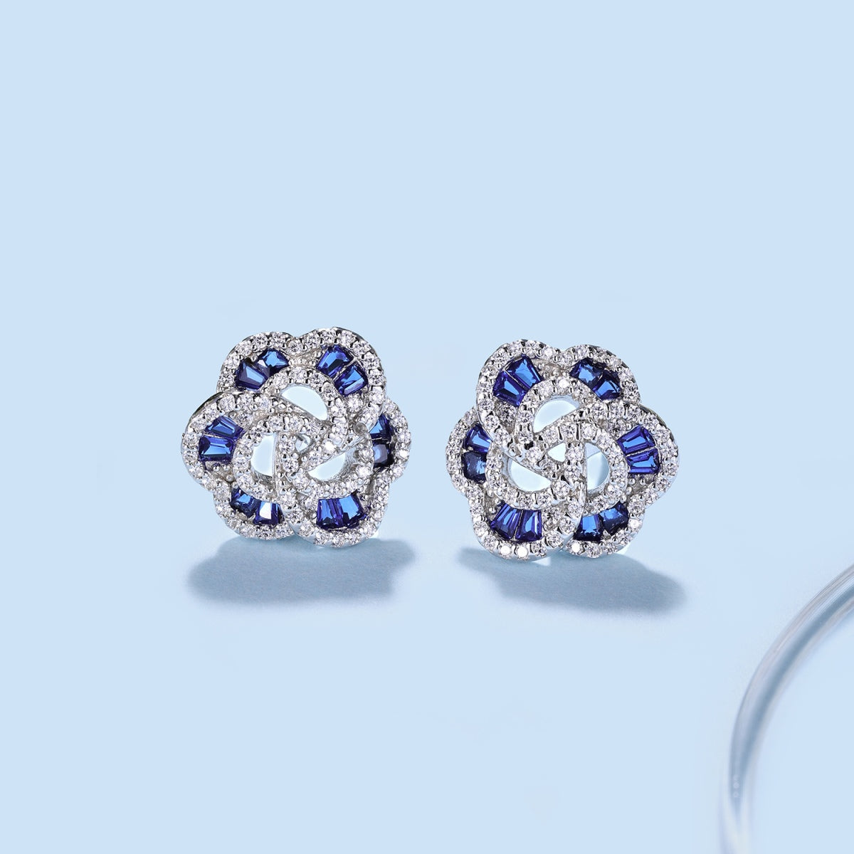 [Luxe Jewelry]Exquisite Flower Shape Daily Earrings
