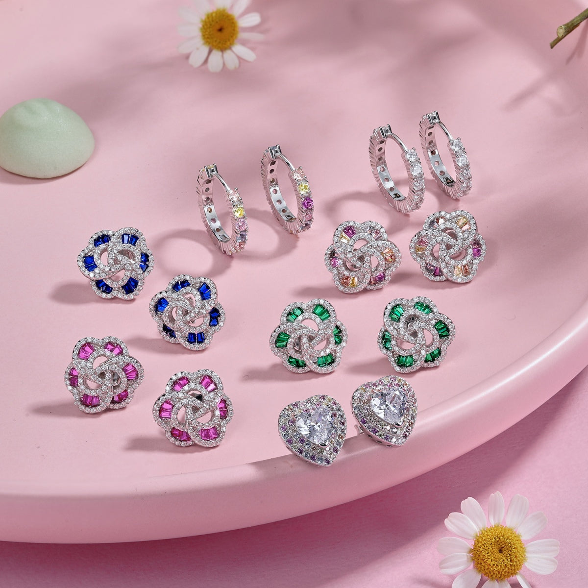 [Luxe Jewelry]Exquisite Flower Shape Daily Earrings