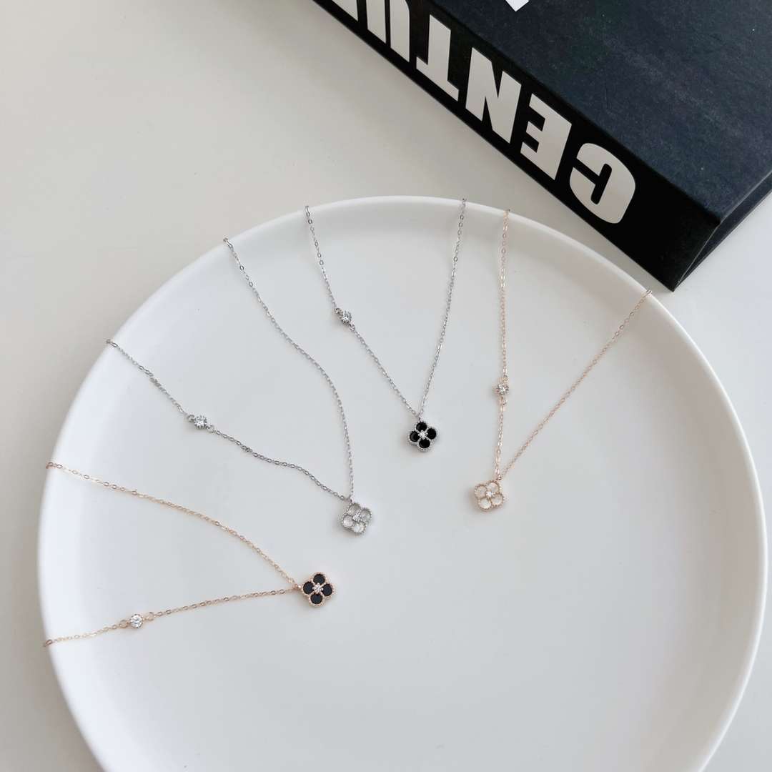 [Luxe Jewelry]Delicate Flower Shape Necklace