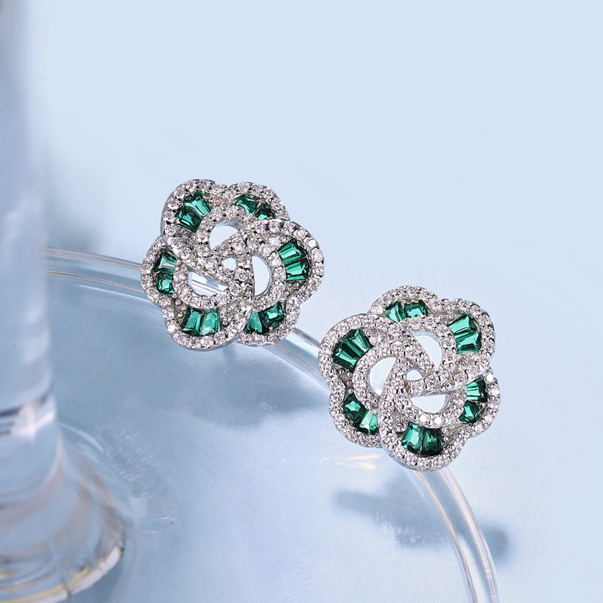 [Luxe Jewelry]Exquisite Flower Shape Daily Earrings