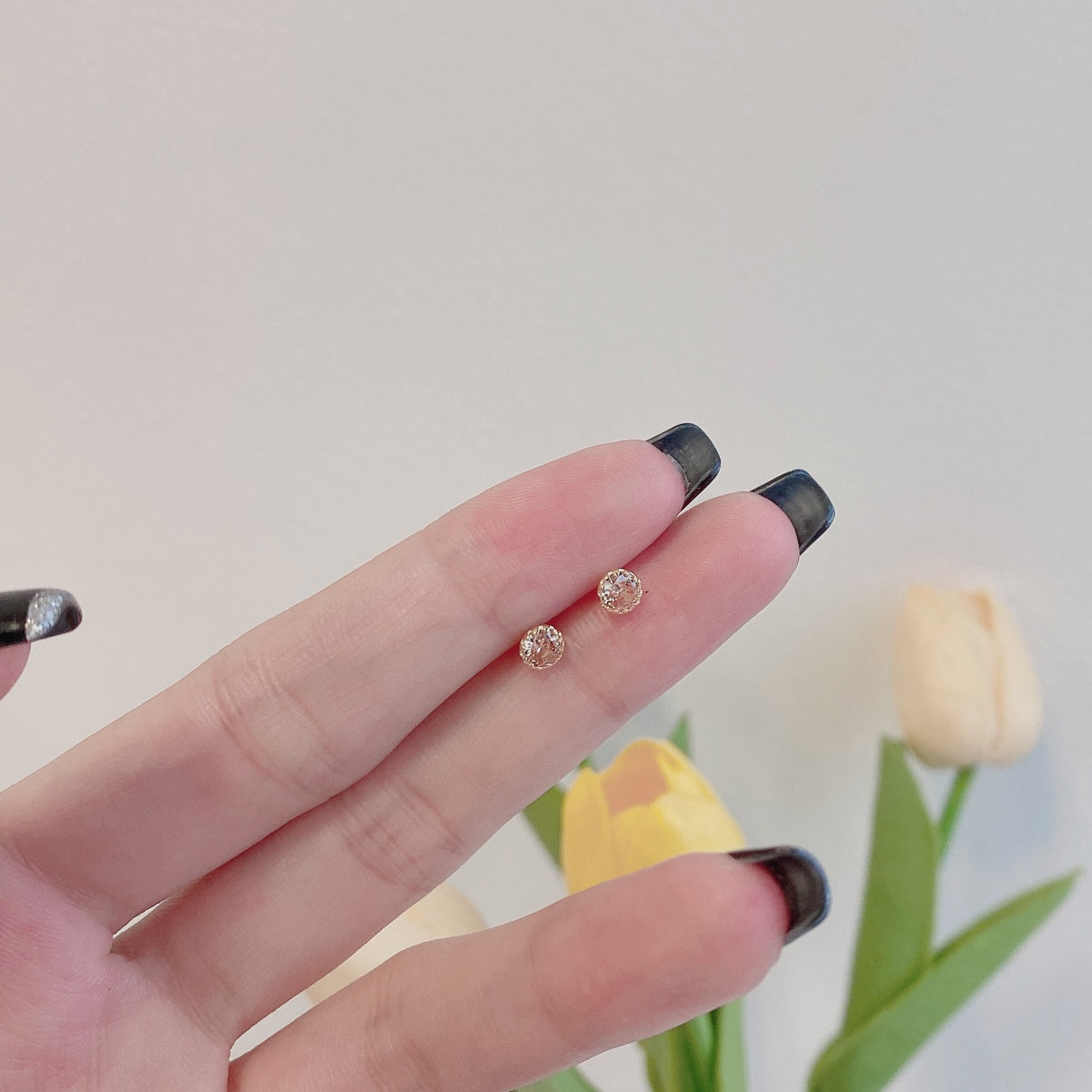 [Luxe Jewelry]Sparkling Colorful Round Shape Earrings