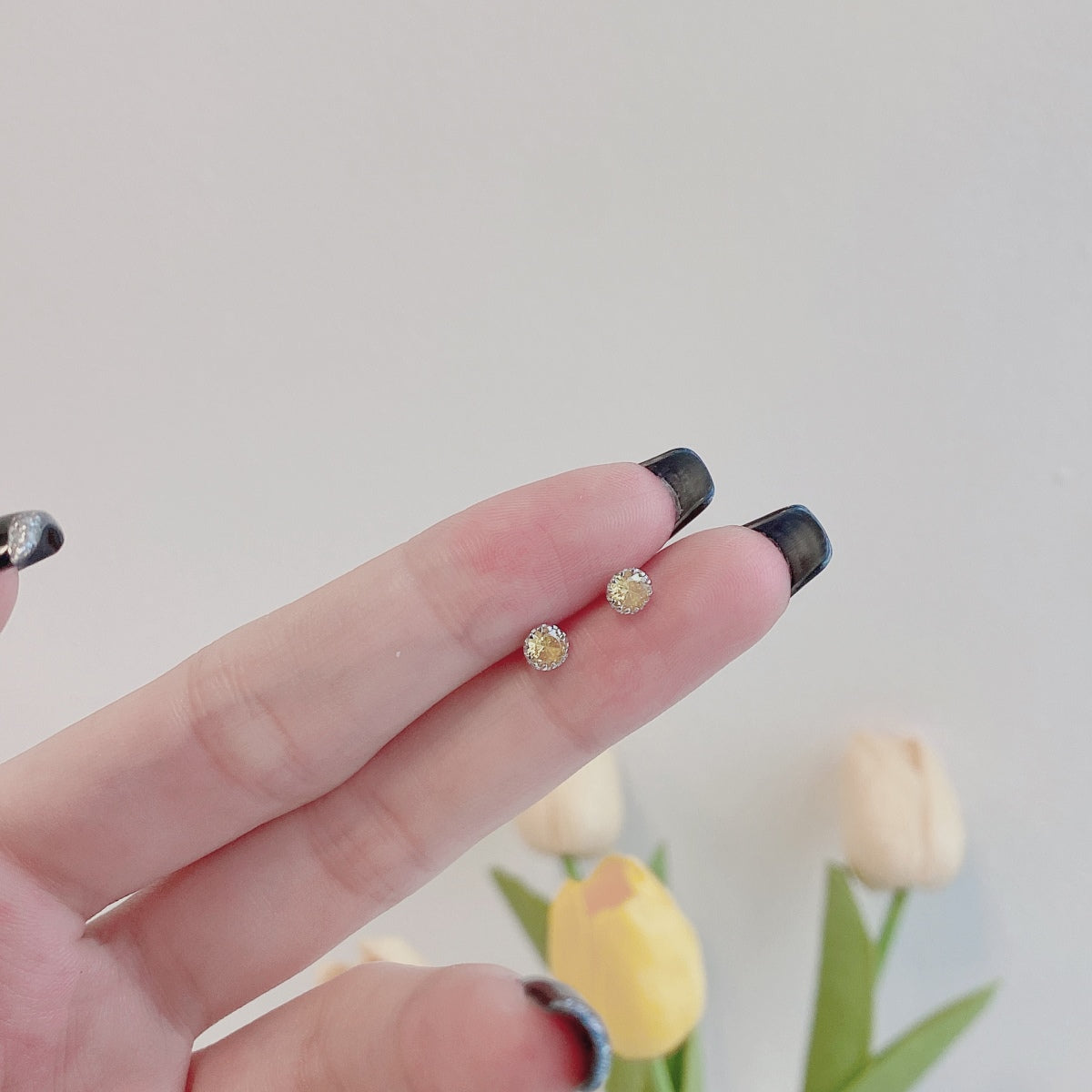 [Luxe Jewelry]Sparkling Colorful Round Shape Earrings