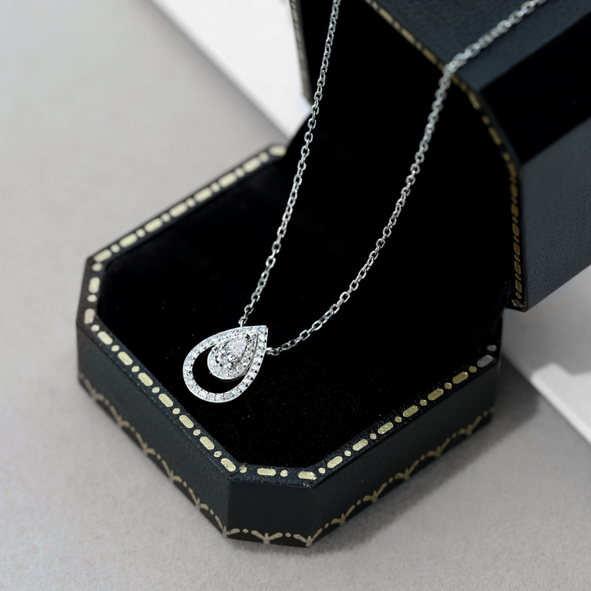 [Luxe Jewelry]Sparkling Pear Cut Necklace