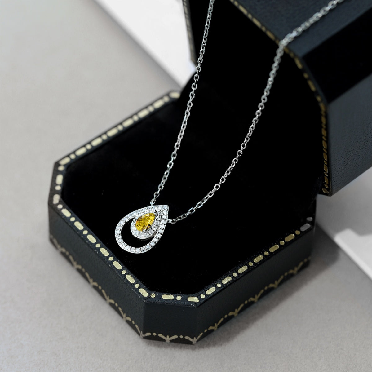 [Luxe Jewelry]Sparkling Pear Cut Necklace
