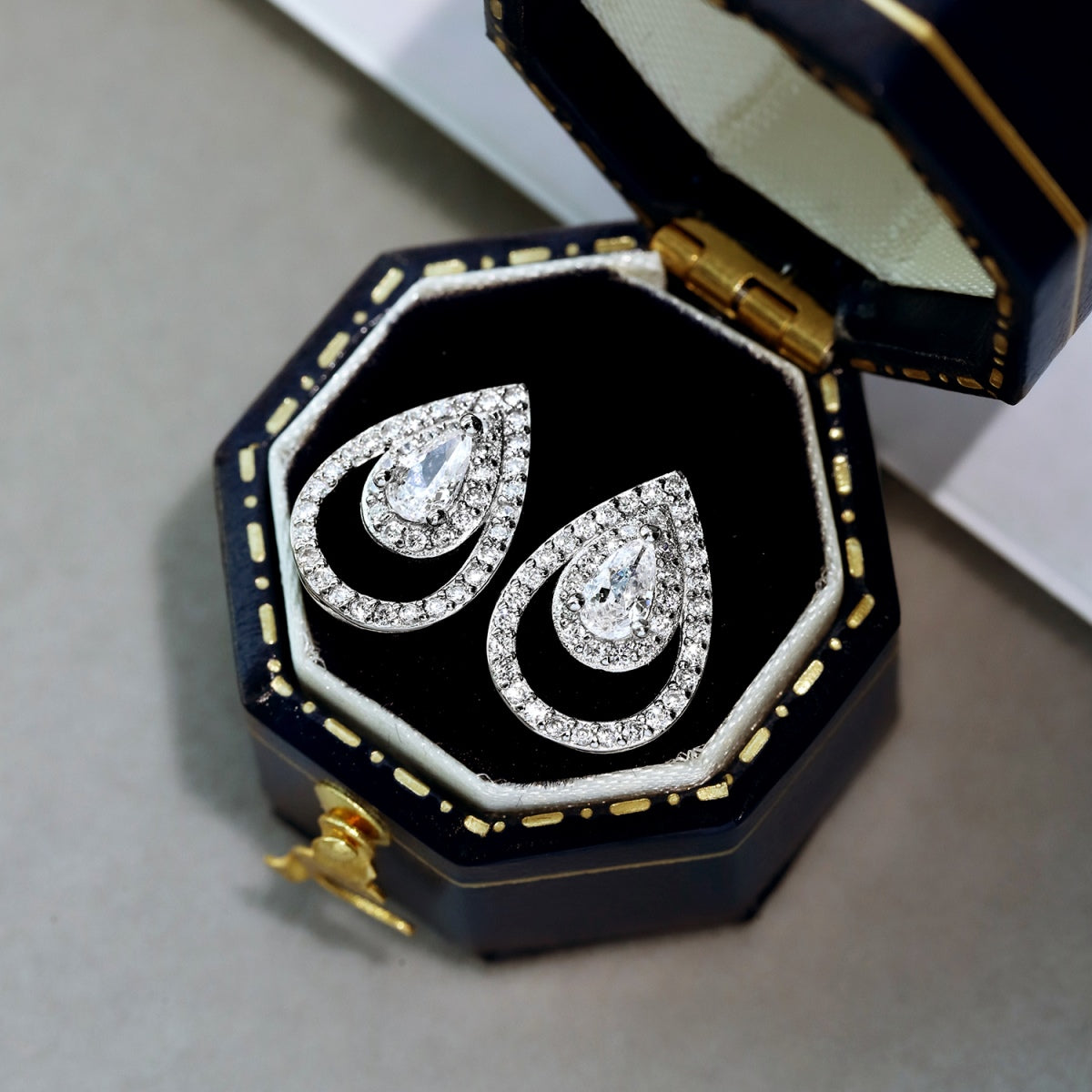 [Luxe Jewelry]Sparkling Delicate Water Drop Shape Daily Earrings