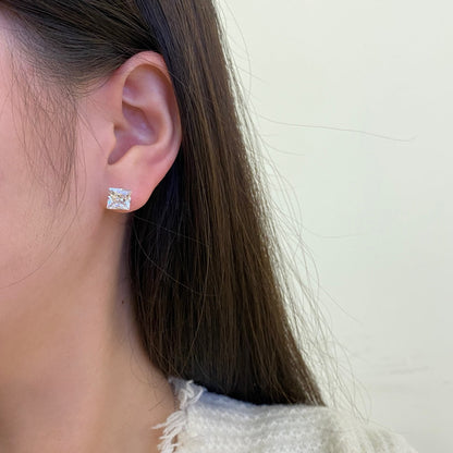 [Luxe Jewelry]Stylish Shiny Square Center Stone Stud Earrings