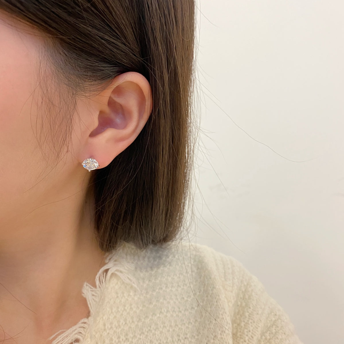 [Luxe Jewelry]Stylish Shiny Round Center Stone Stud Earrings