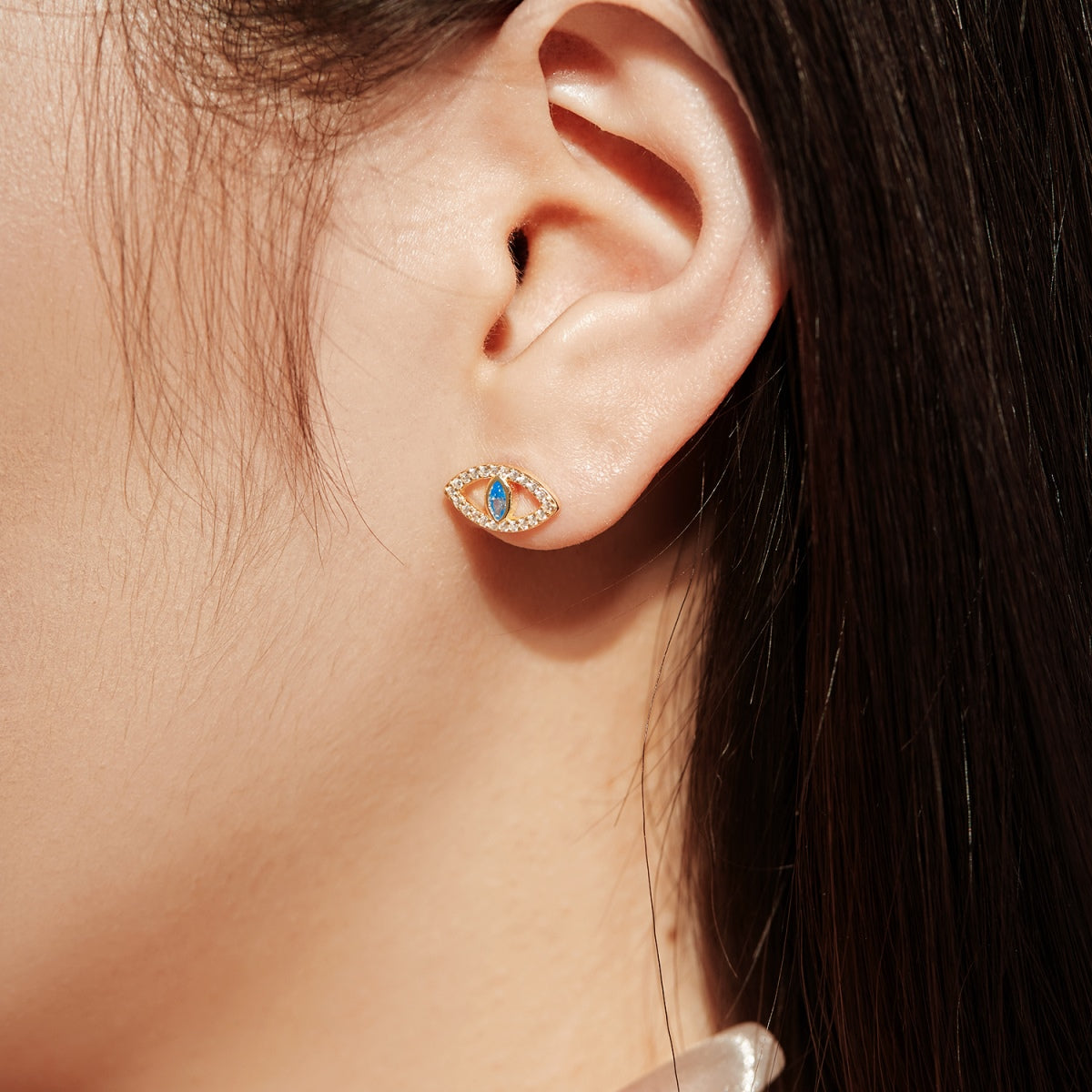 [Luxe Jewelry]Blue Devil Eyes Hollow Stud Earrings
