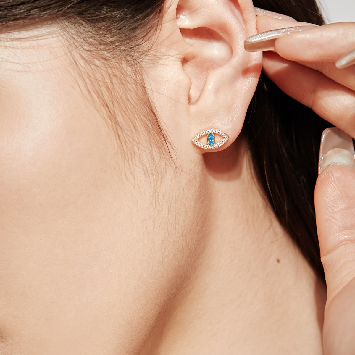 [Luxe Jewelry]Blue Devil Eyes Hollow Stud Earrings