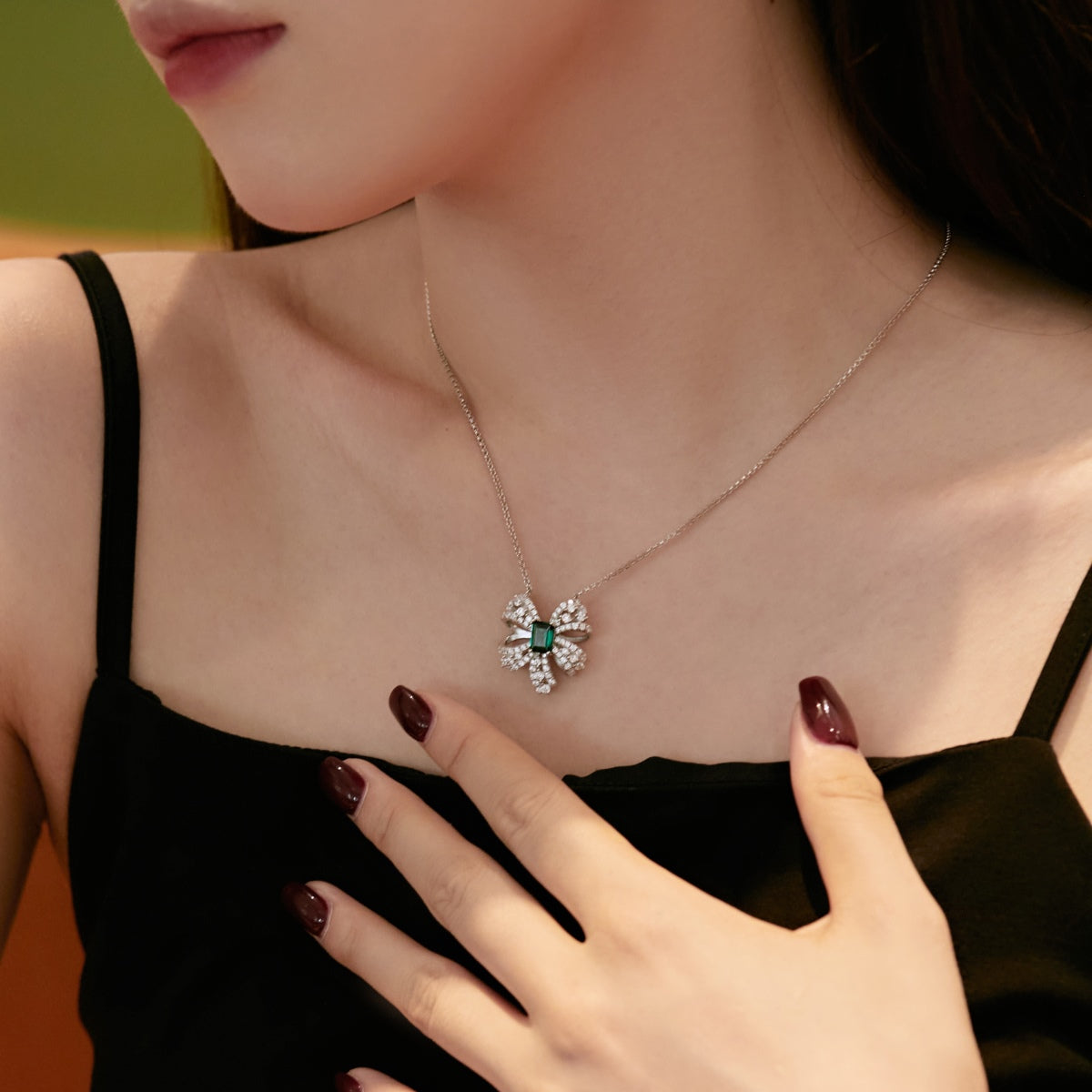 [Luxe Jewelry]Luxurious Flower Shape Emerald Cut Necklace