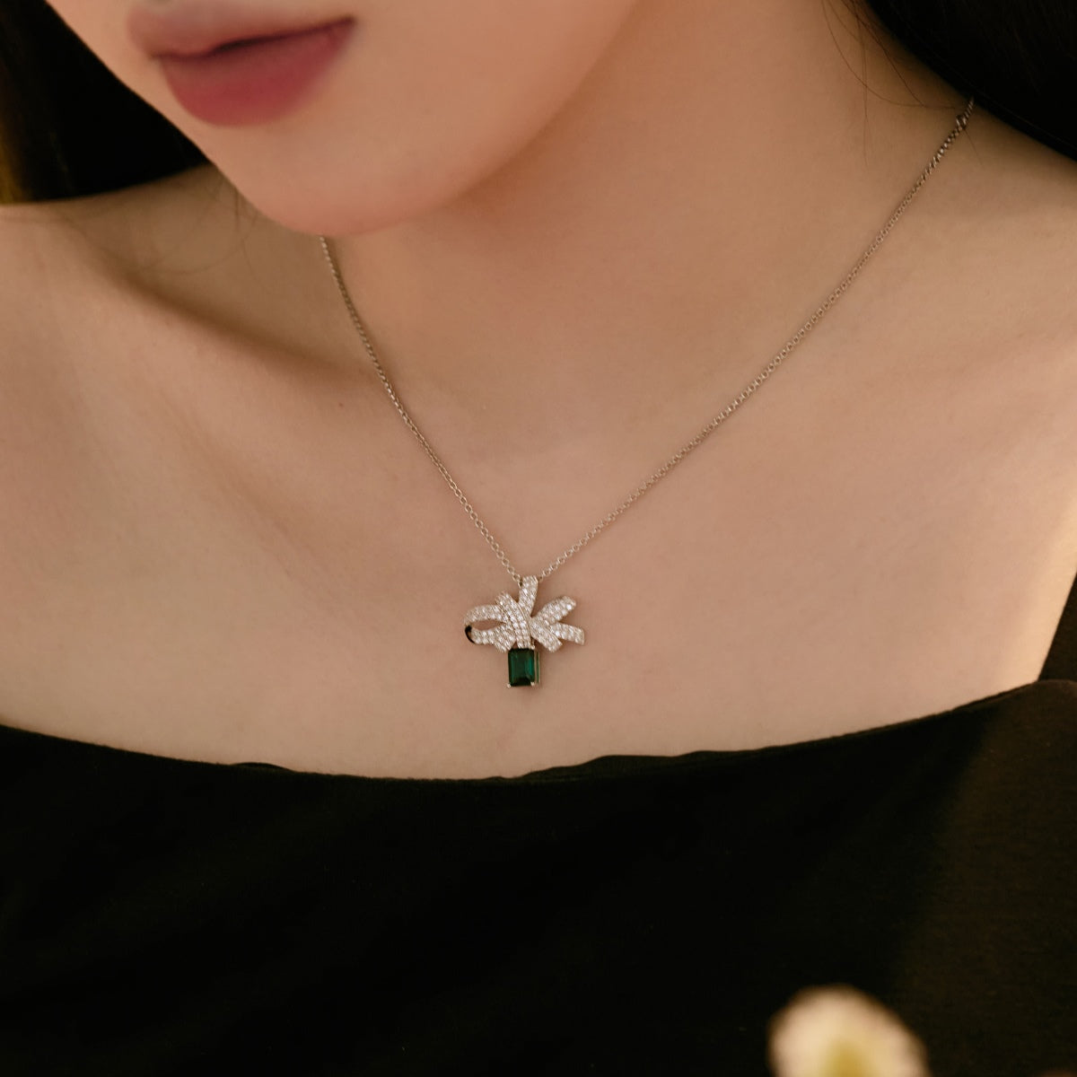 [Luxe Jewelry]Luxurious Flower Shape Emerald Cut Necklace