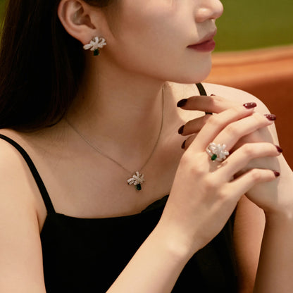 [Luxe Jewelry]Luxurious Flower Shape Emerald Cut Necklace