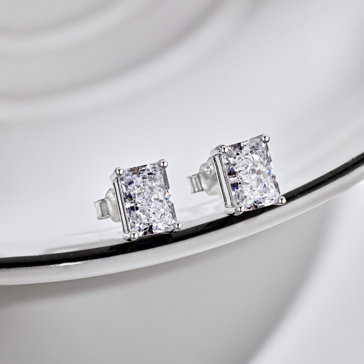 [Luxe Jewelry]Radiant Luxurious Princess Cut Daily Earrings