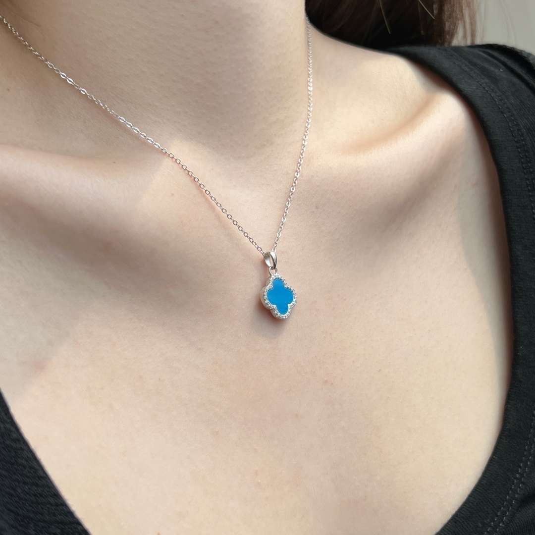 [Luxe Jewelry]Dainty Flower Shape Necklace