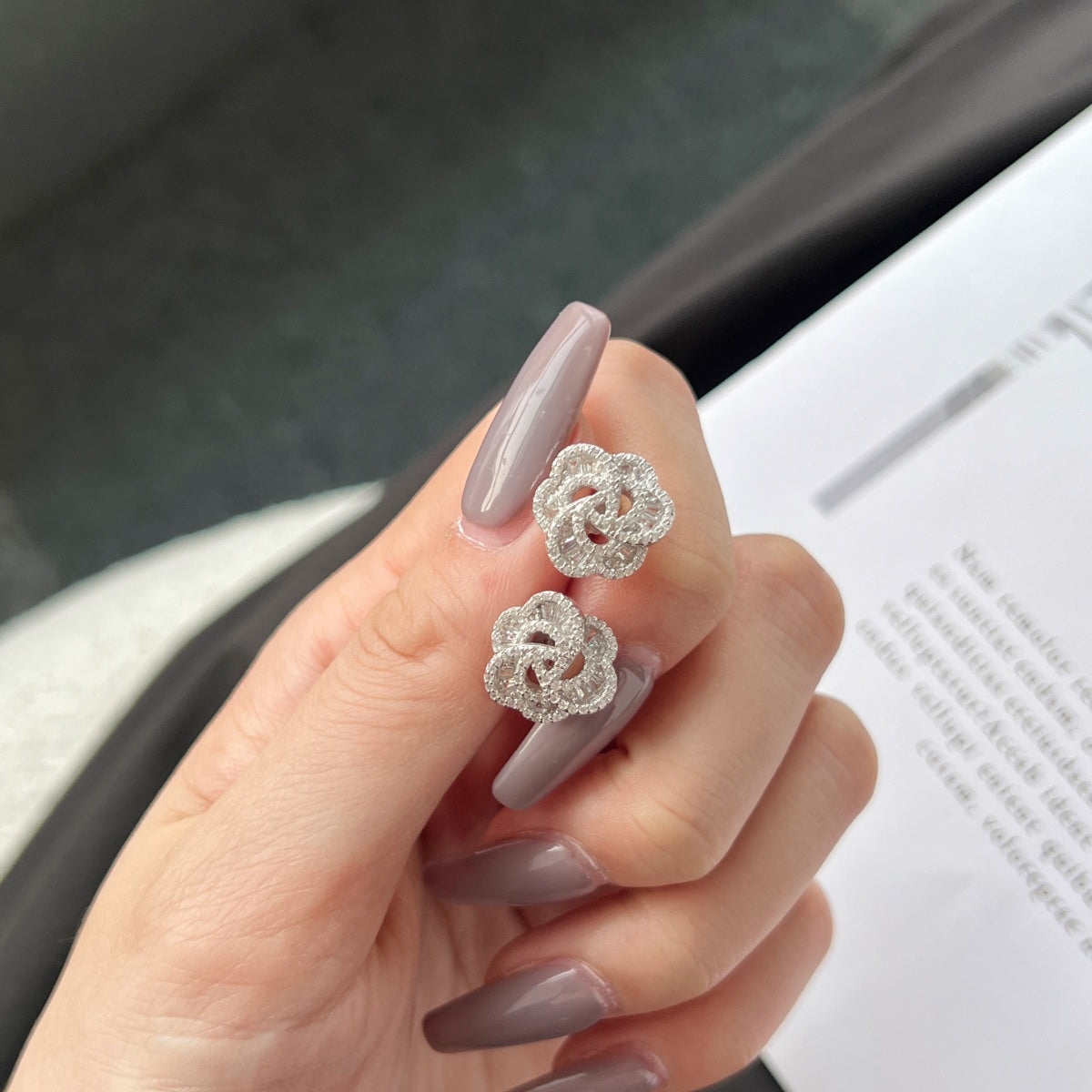 [Luxe Jewelry]Exquisite Flower Shape Daily Earrings