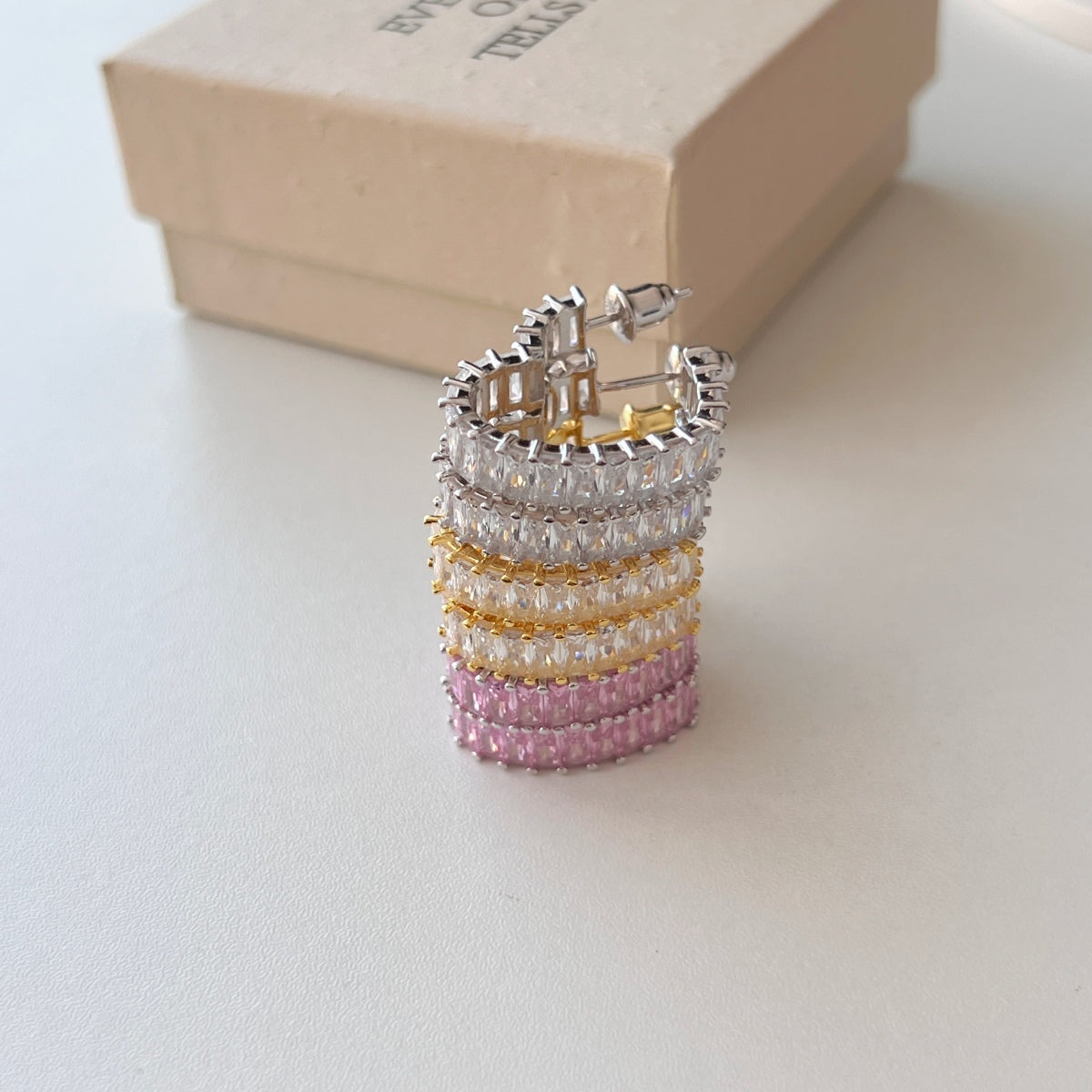 [Luxe Jewelry]Radiant Heart Cutout Earrings