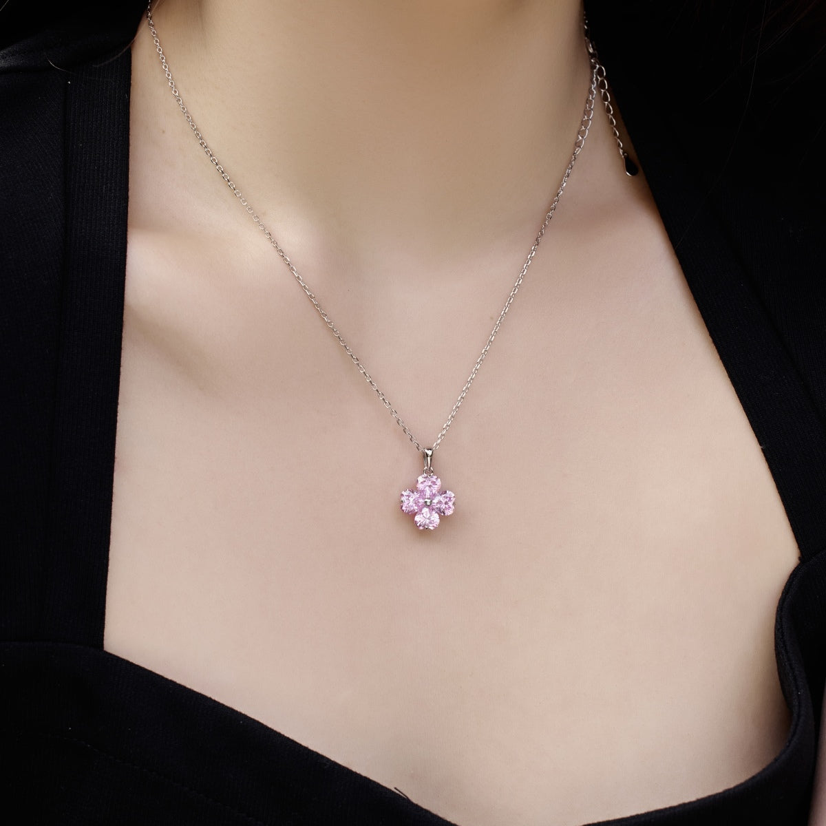 [Luxe Jewelry]Heart-Shaped Four-Leaf Clover Bead Necklace
