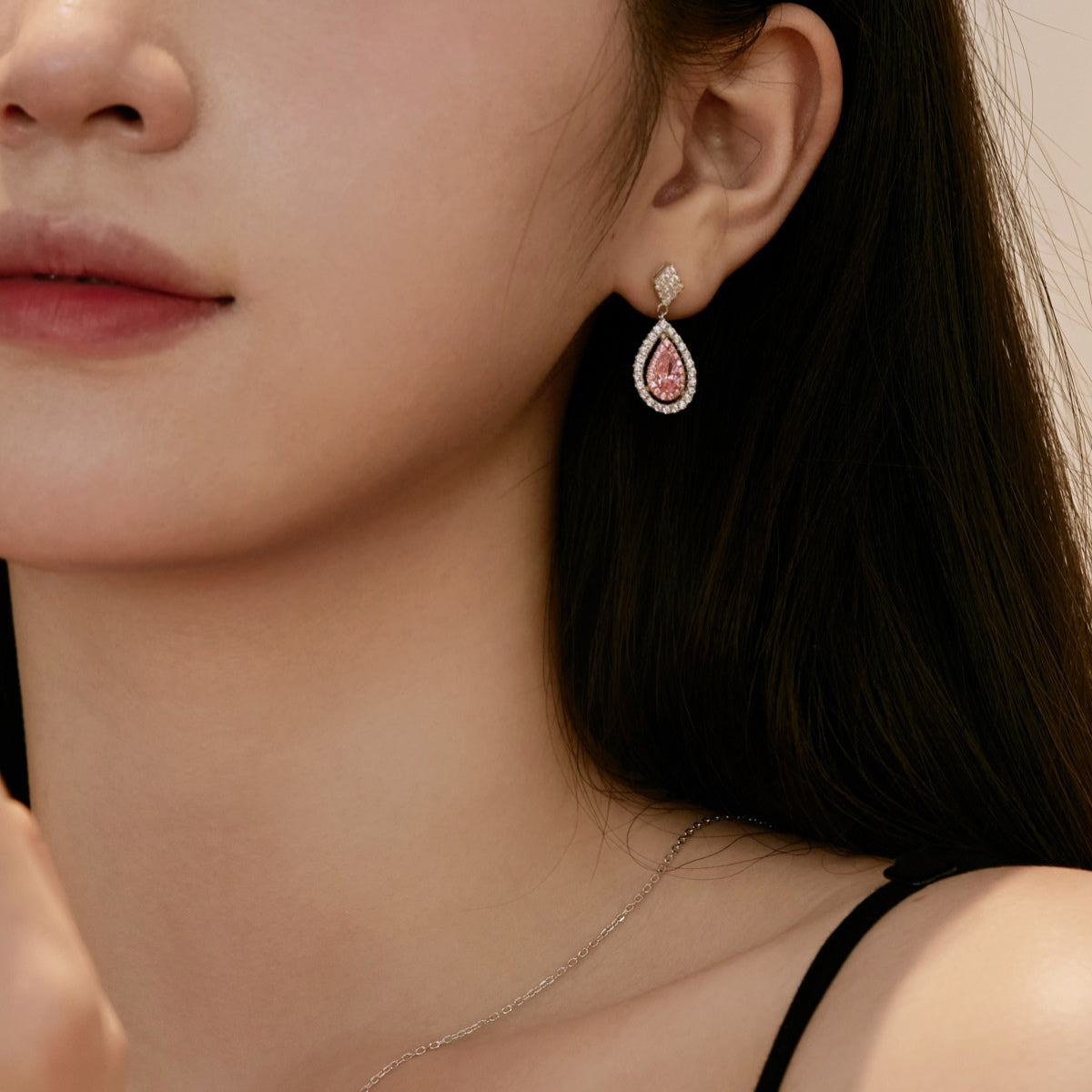 [Luxe Jewelry]Ornate Delicate Water Drop Shape Banquet Earrings