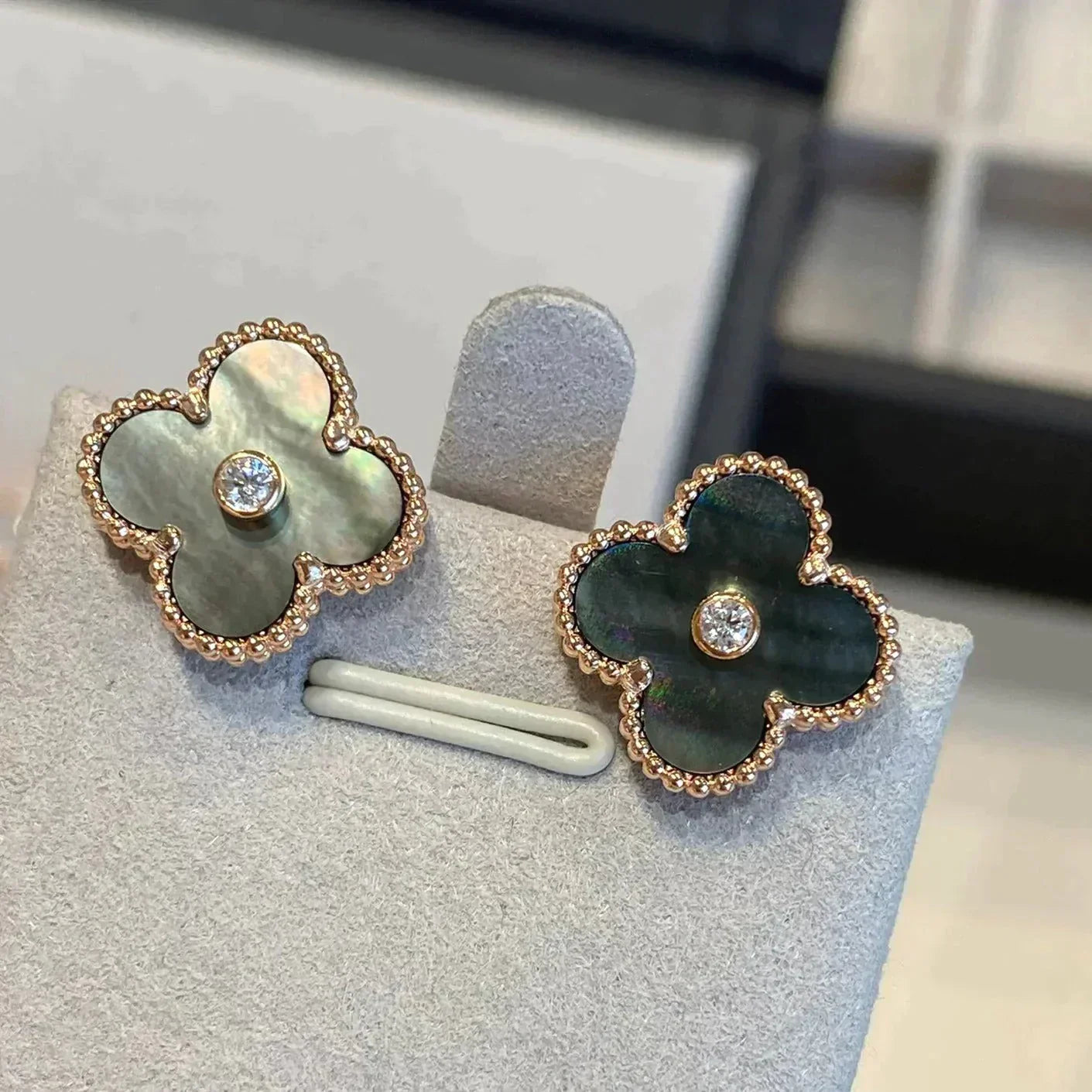[Luxe Jewelry]CLOVER MEDIUM 1 MOTIFS GRAY MOP  DIAMOND EARRINGS