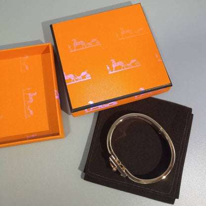 [Luxe Jewelry]H CLOUD BLUE BRACELET