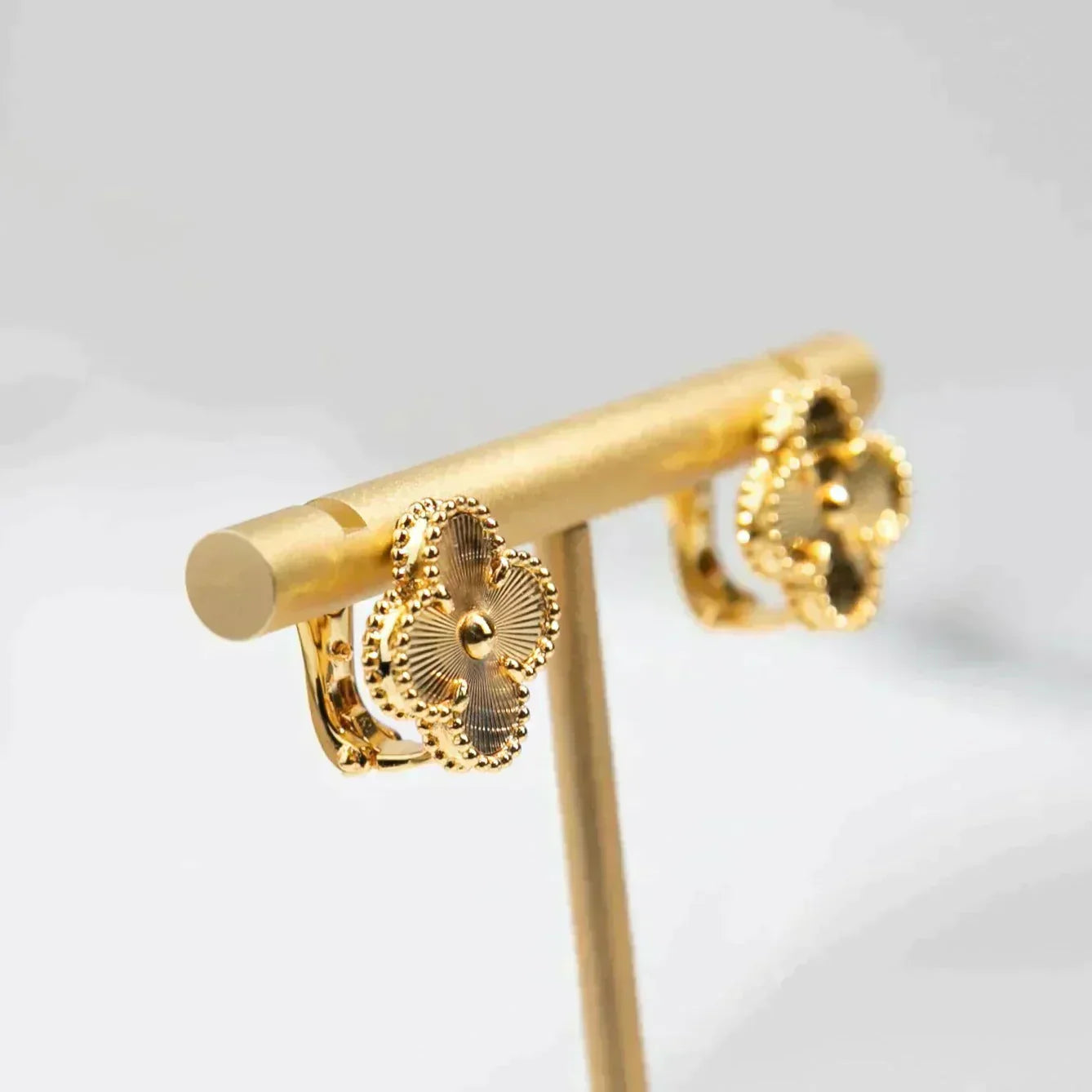 [Luxe Jewelry]CLOVER MEDIUM 1 MOTIFS LASER EARRINGS