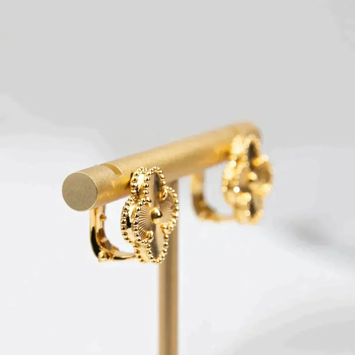 [Luxe Jewelry]CLOVER MEDIUM 1 MOTIFS LASER EARRINGS