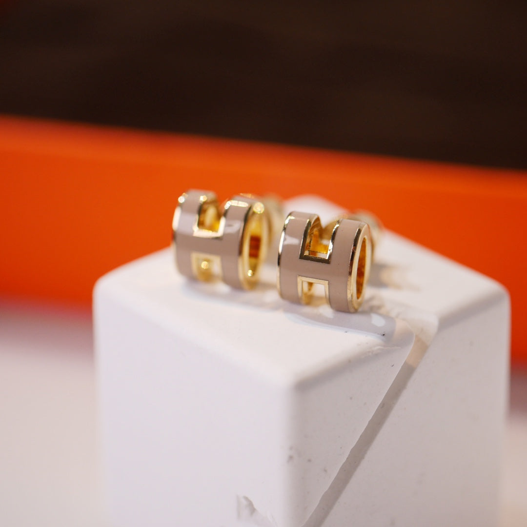 [Luxe Jewelry]MINI POP H GOLD EARRINGS GREY