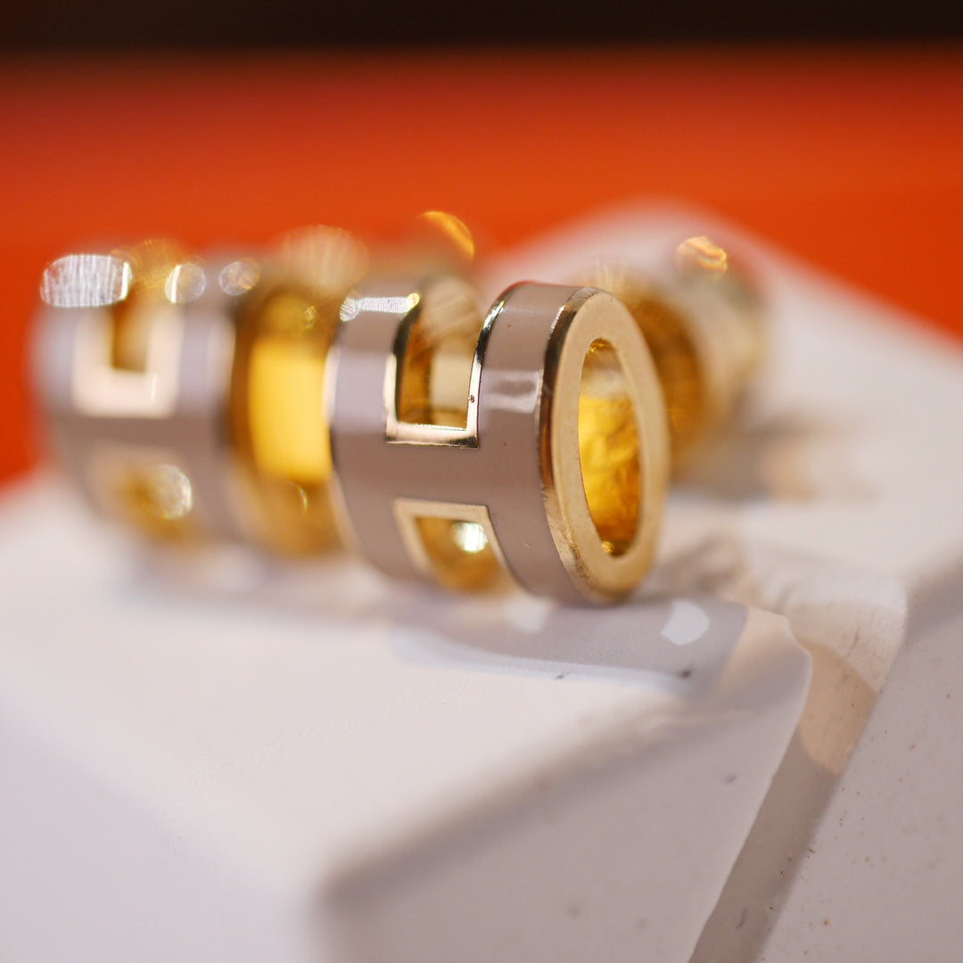 [Luxe Jewelry]MINI POP H GOLD EARRINGS GREY