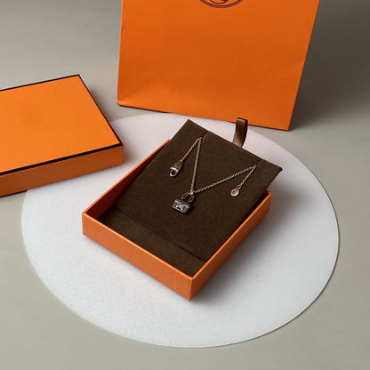 [Luxe Jewelry]CONSTANCE BLACK PEDANT PINK GOLD NECKLACE