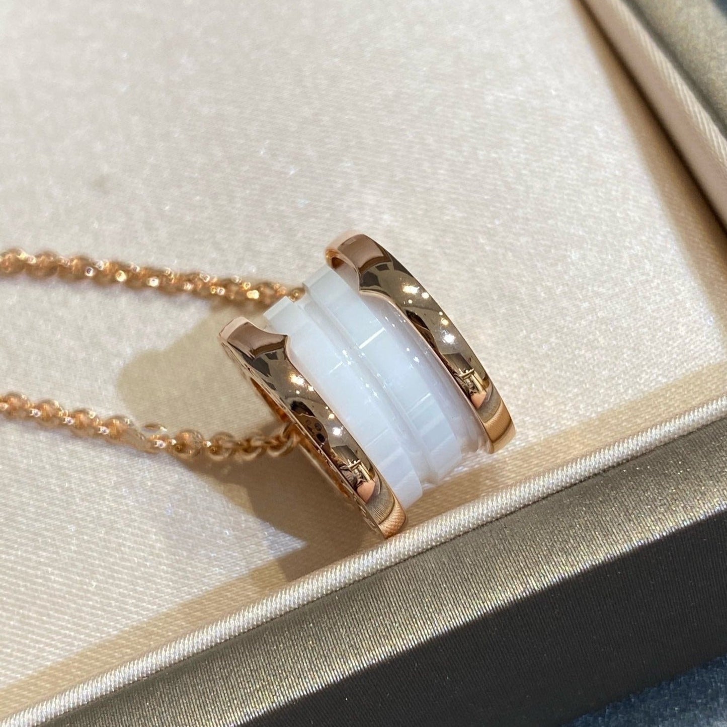 [Luxe Jewelry]ZERO 1 WHITE CERAMIC PINK GOLD NECKLACE