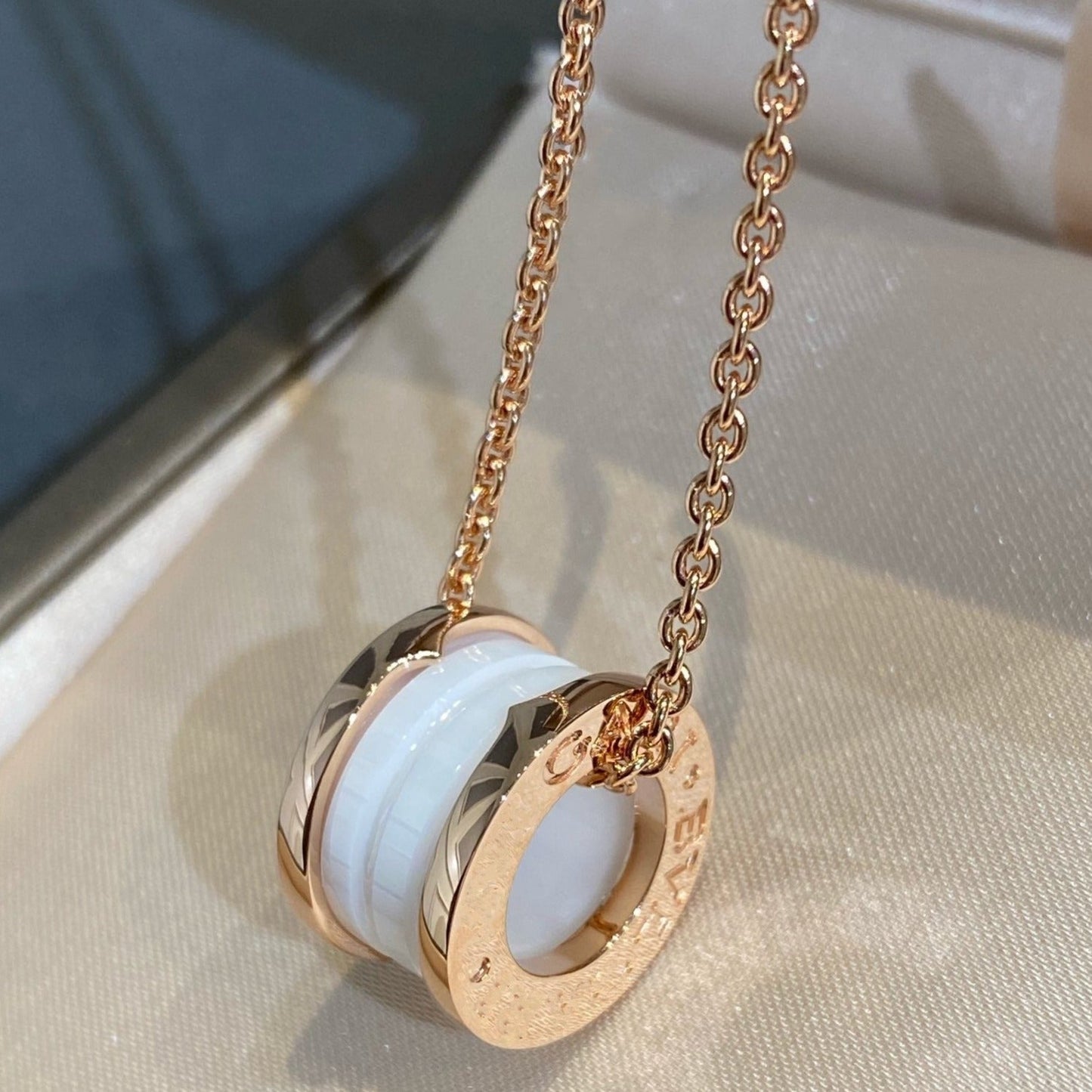 [Luxe Jewelry]ZERO 1 WHITE CERAMIC PINK GOLD NECKLACE