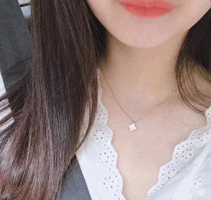 [Luxe Jewelry]CLOVER MINI 9.5MM WHITE MOTHER-OF-PEARL NECKLACE
