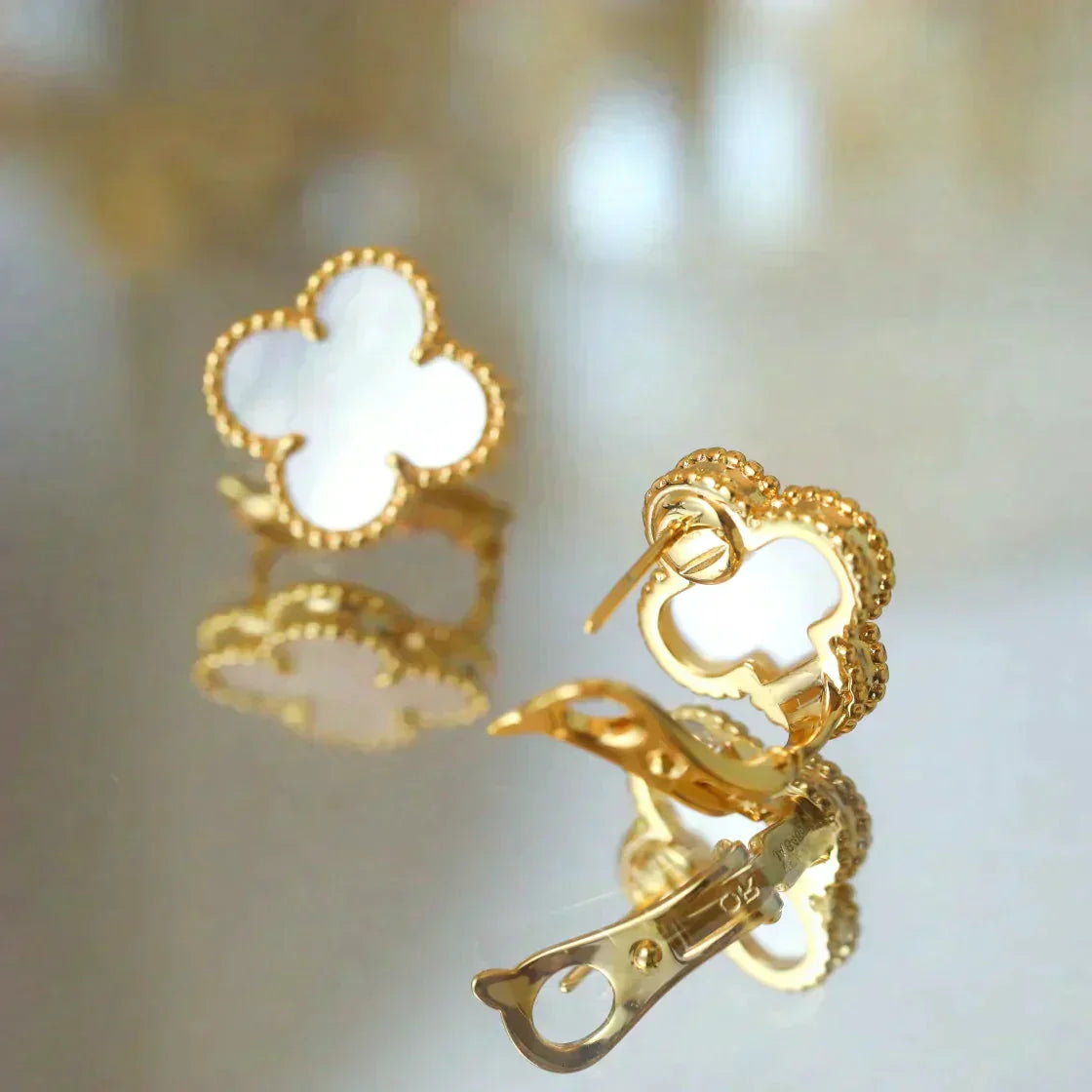 [Luxe Jewelry]CLOVER MEDIUM 1 MOTIFS  WHITE MOP STUD EARRINGS