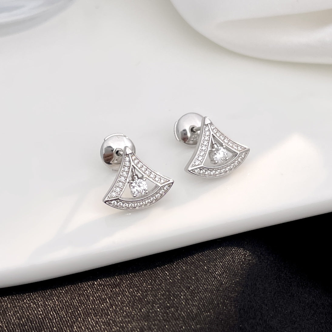 [Luxe Jewelry]DREAM MINI DIAMOND STUD EARRINGS