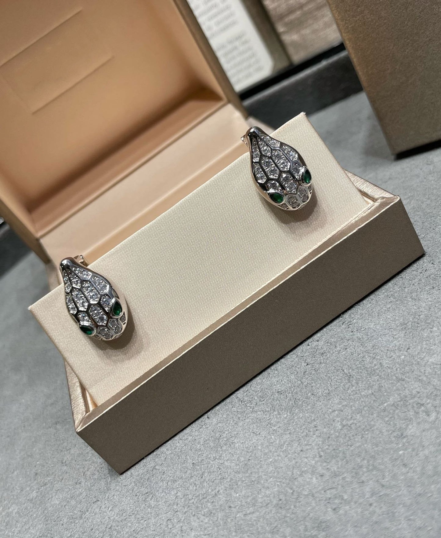 [Luxe Jewelry]SERPENT DIAMOND STUD EARRINGS