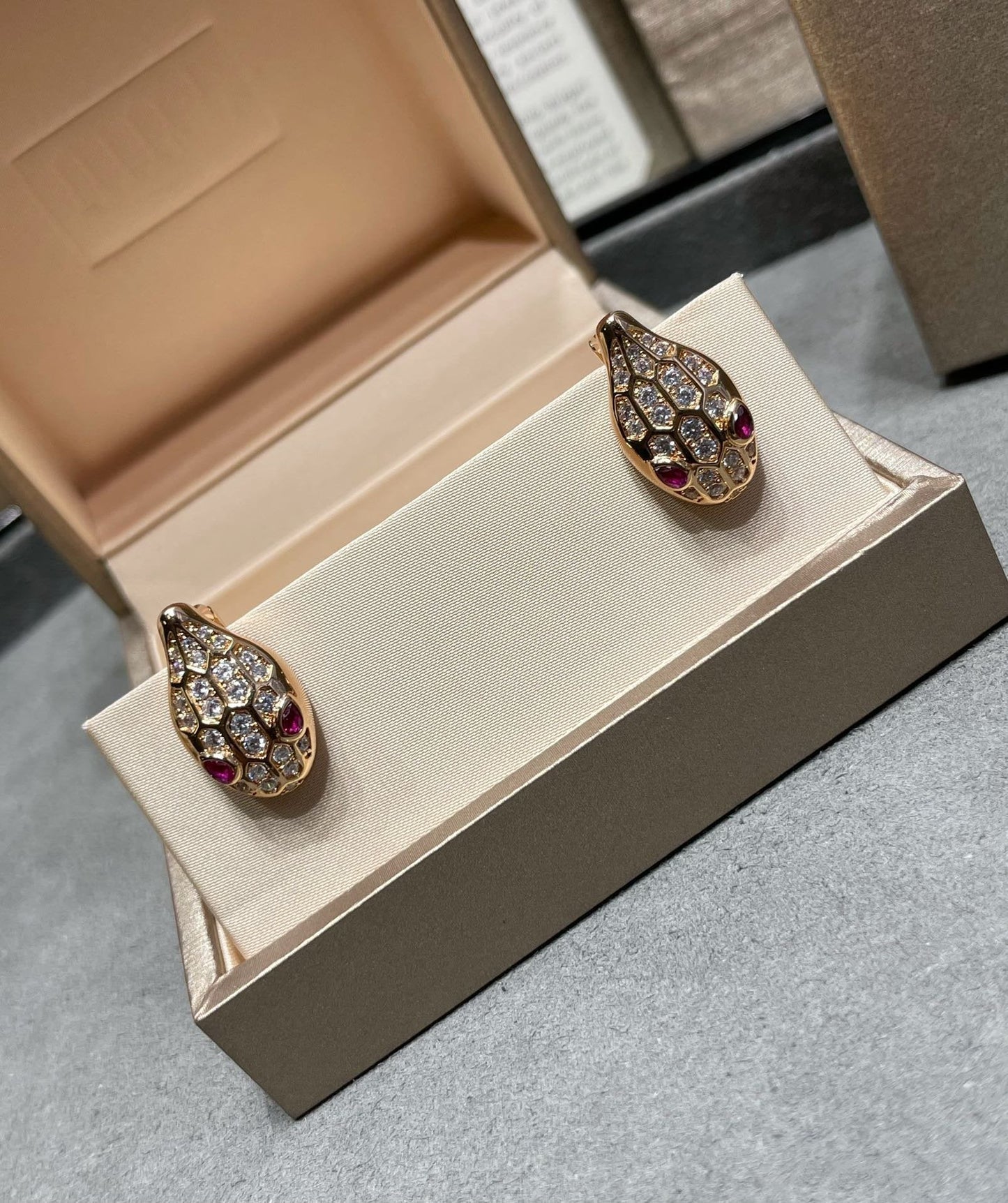 [Luxe Jewelry]SERPENT DIAMOND STUD EARRINGS